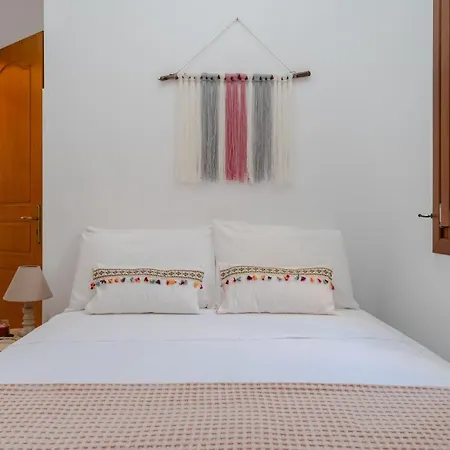 Small In Grotta Naxos Apartmán *
