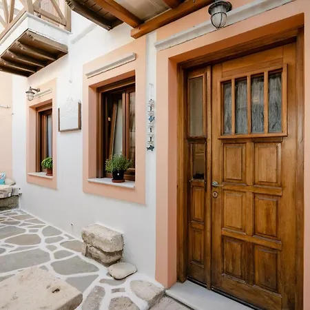 Small In Grotta Naxos Appartement